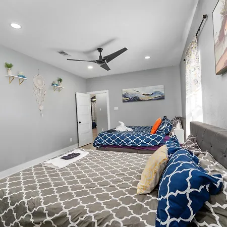 Spacious Galleria Apartment With Free Park Houston Exterior photo